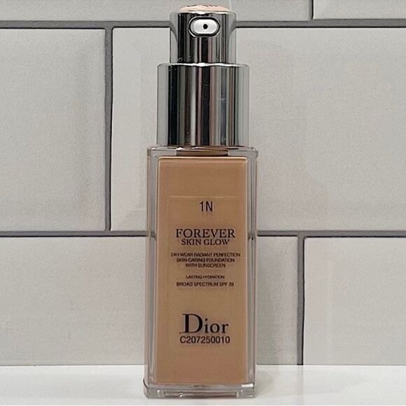 Dior Other - Dior 1N Neutral Very Light Forever Skin Glow Foundation .67oz